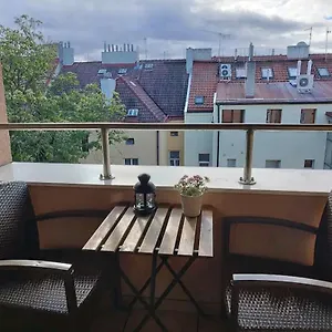  Apartment Cozy Rooftop With Balcony