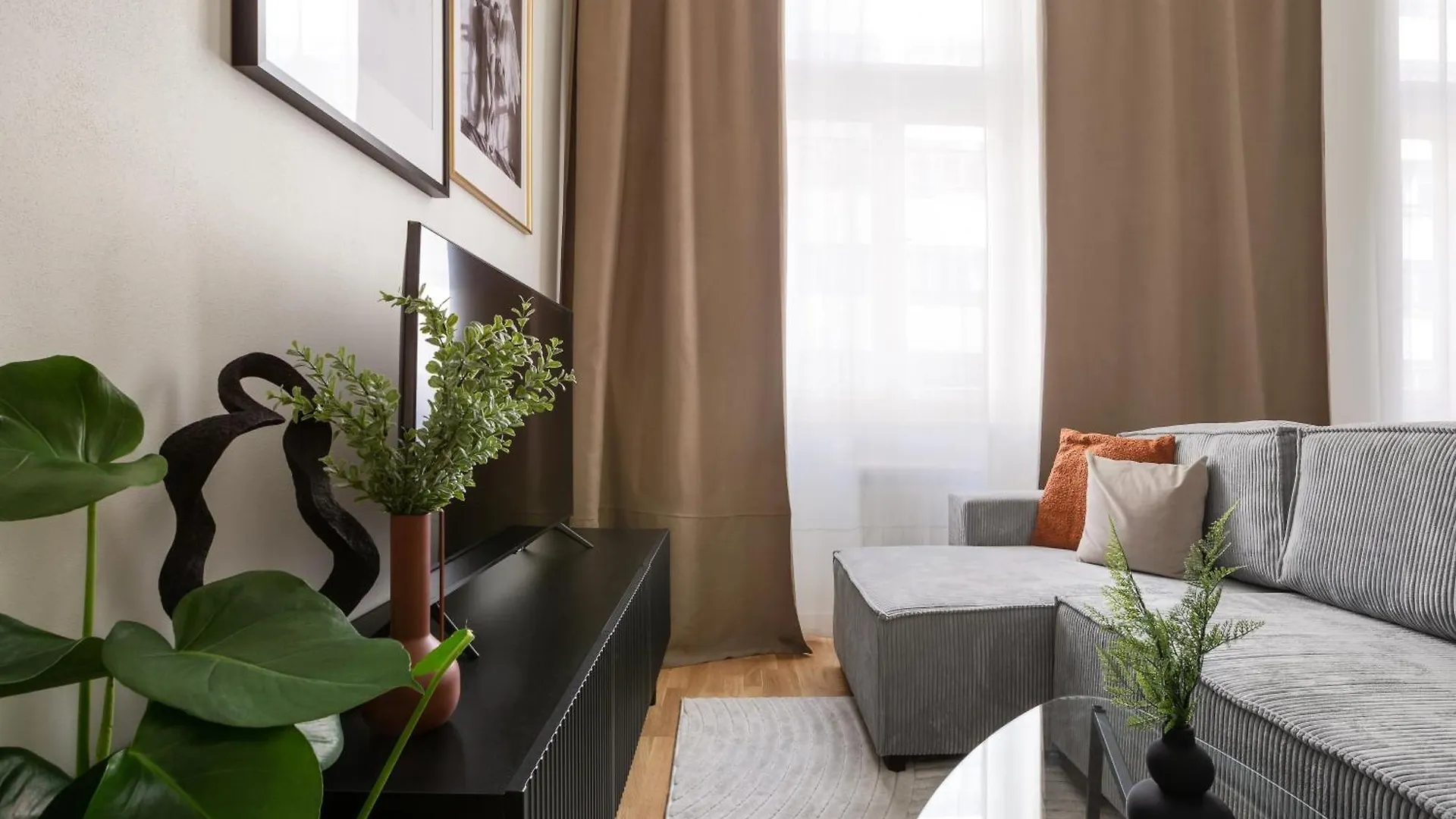 Turnkey I Republic Square Apartments Prague 0*,